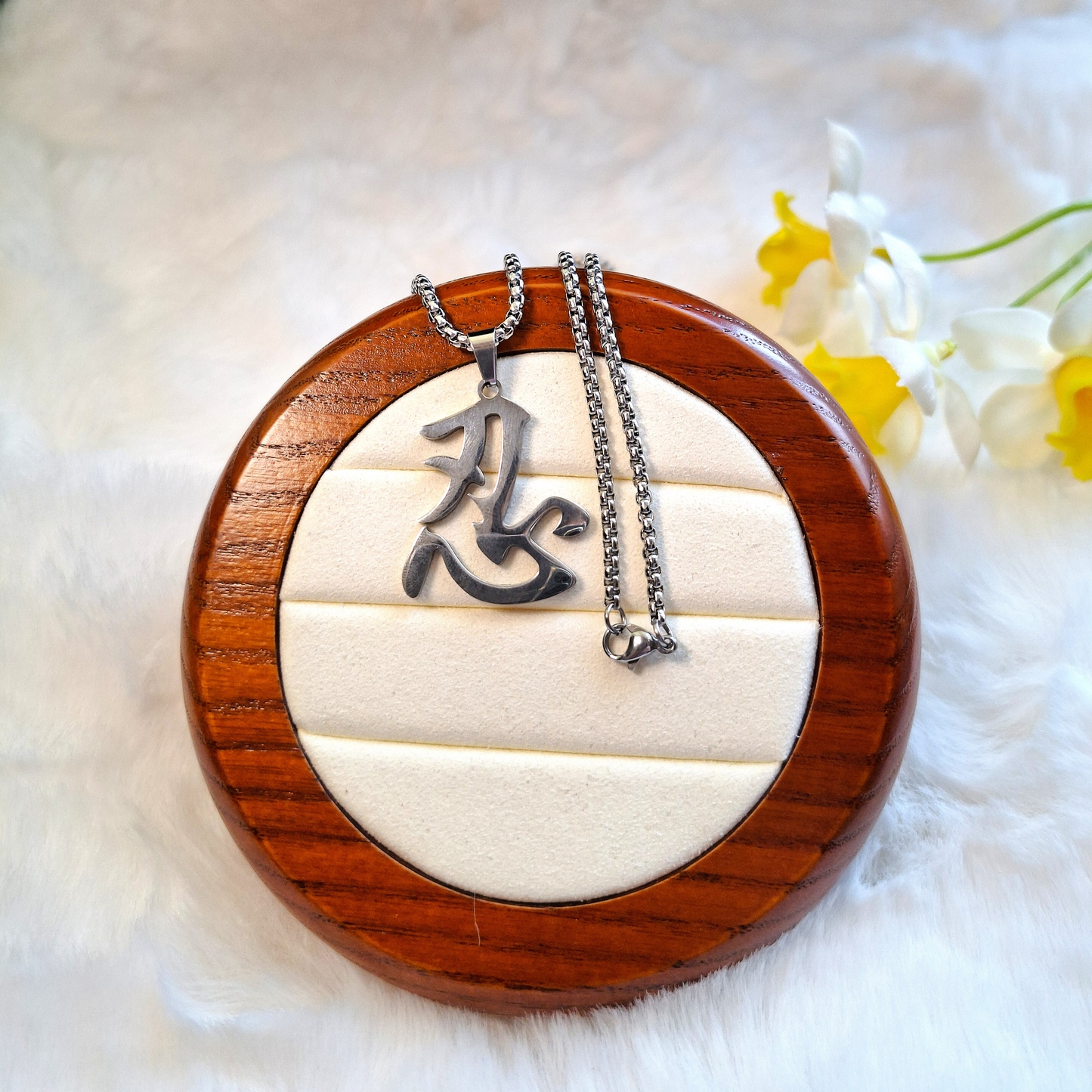 Minimalist Everyday Wear Character Stainless Steel Necklace – The Perfect Fashion Jewelry for Women and Men