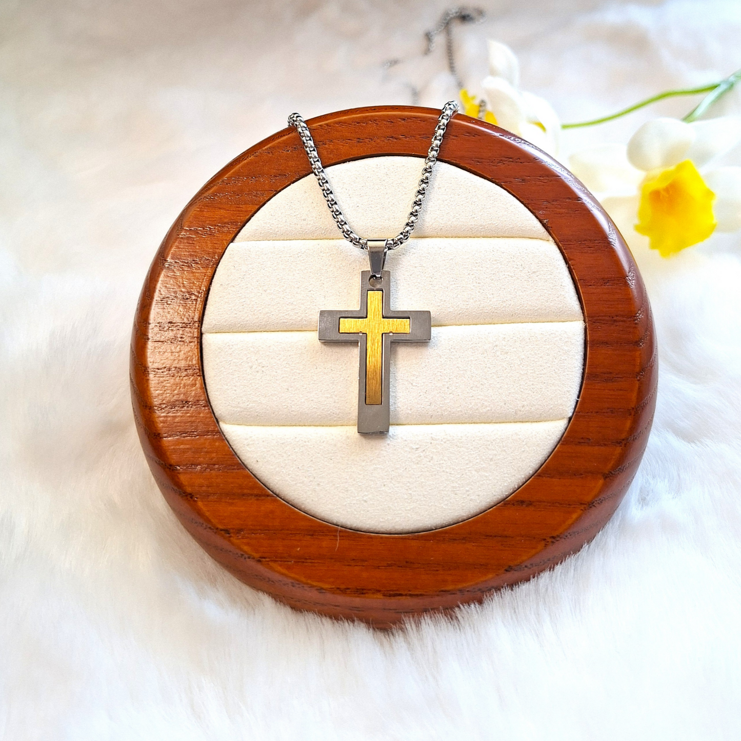 Minimalist Everyday Wear Stainless Steel Cross Shape Necklace – The Perfect Fashion Jewelry for Women and Men