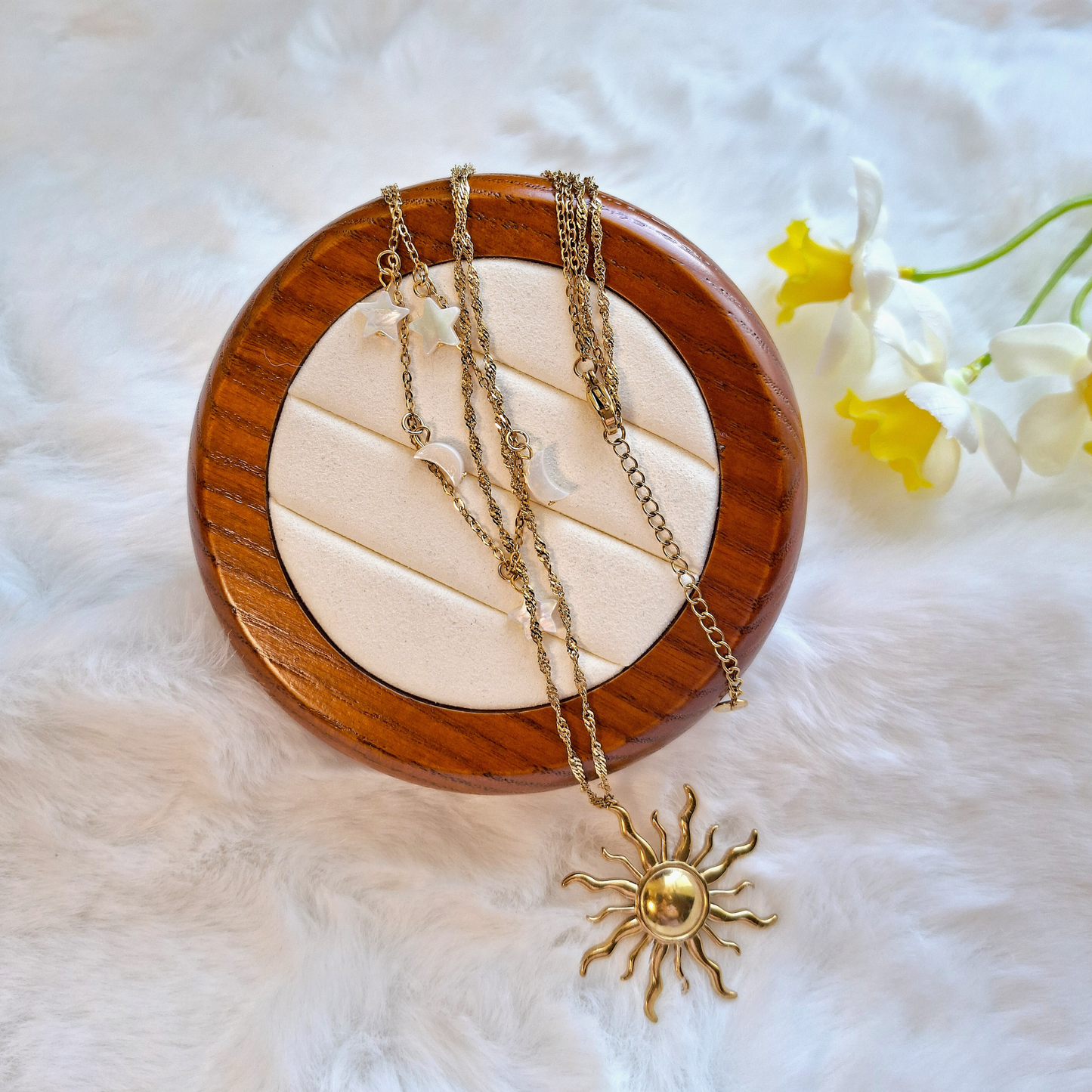Minimalist Fashion two layer Gold plated Stainless Steel Necklace – The Perfect Layer for Fall & Winter