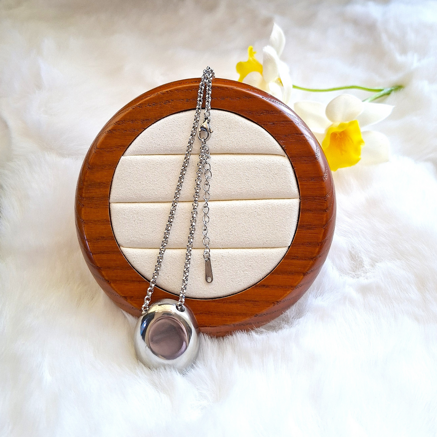 Minimalist Stainless Steel Necklace – The Perfect Layer for Fall & Winter