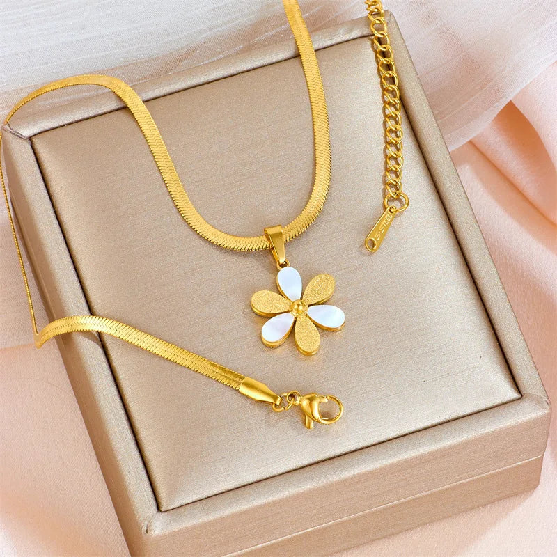 Trendy 316L Stainless Steel Gold Color Flower Floral Pendant Necklace For Women Daily Wear Exquisite Collar Neck Chain Jewelry