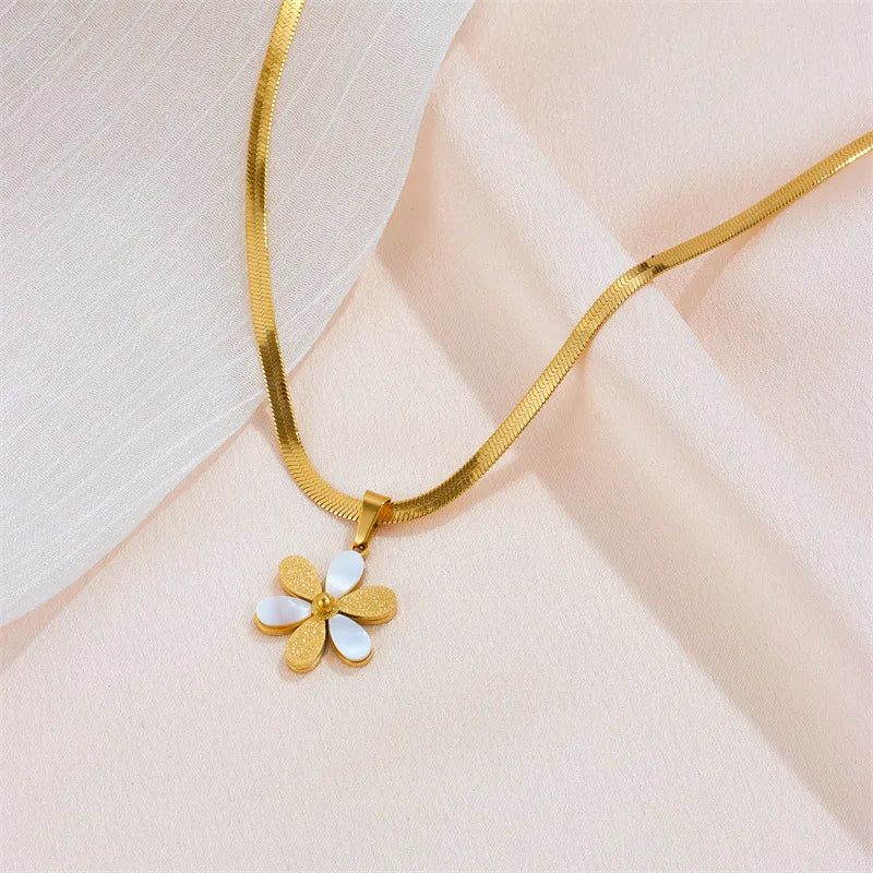 Trendy 316L Stainless Steel Gold Color Flower Floral Pendant Necklace For Women Daily Wear Exquisite Collar Neck Chain Jewelry