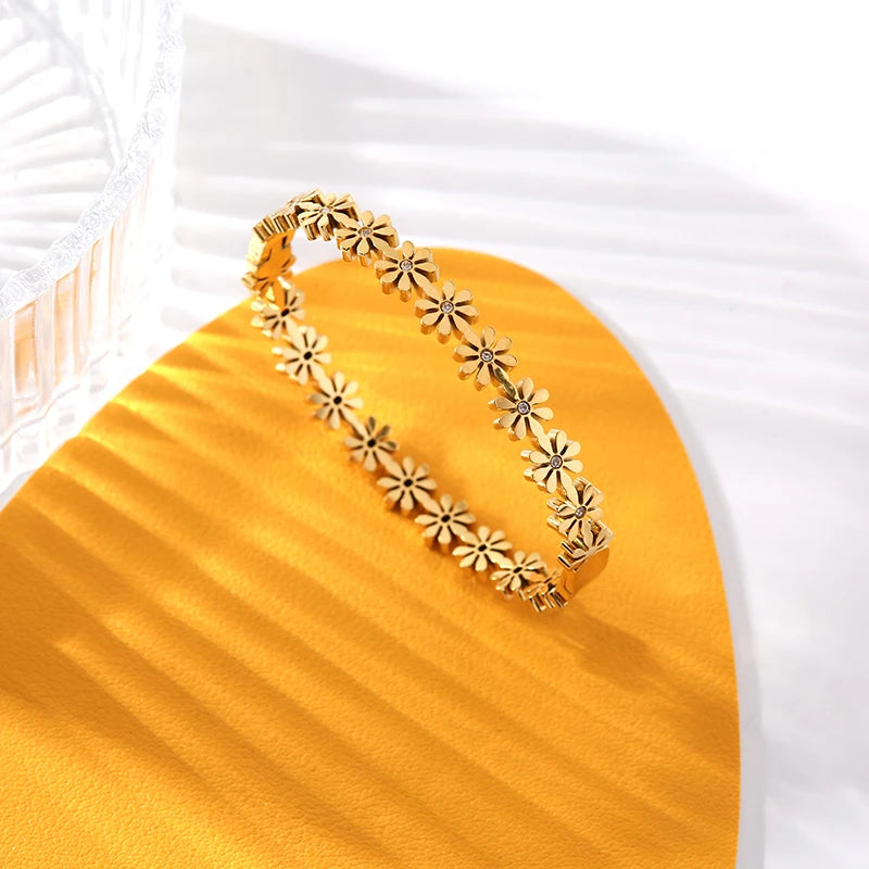 316L Stainless Steel Daisy Flowers Necklace Earrings Bracelets For Women Fashion Waterproof Jewelry 4-Set Lady Gift