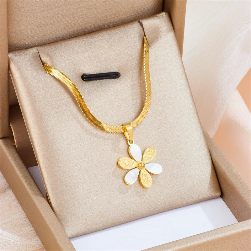 Trendy 316L Stainless Steel Gold Color Flower Floral Pendant Necklace For Women Daily Wear Exquisite Collar Neck Chain Jewelry