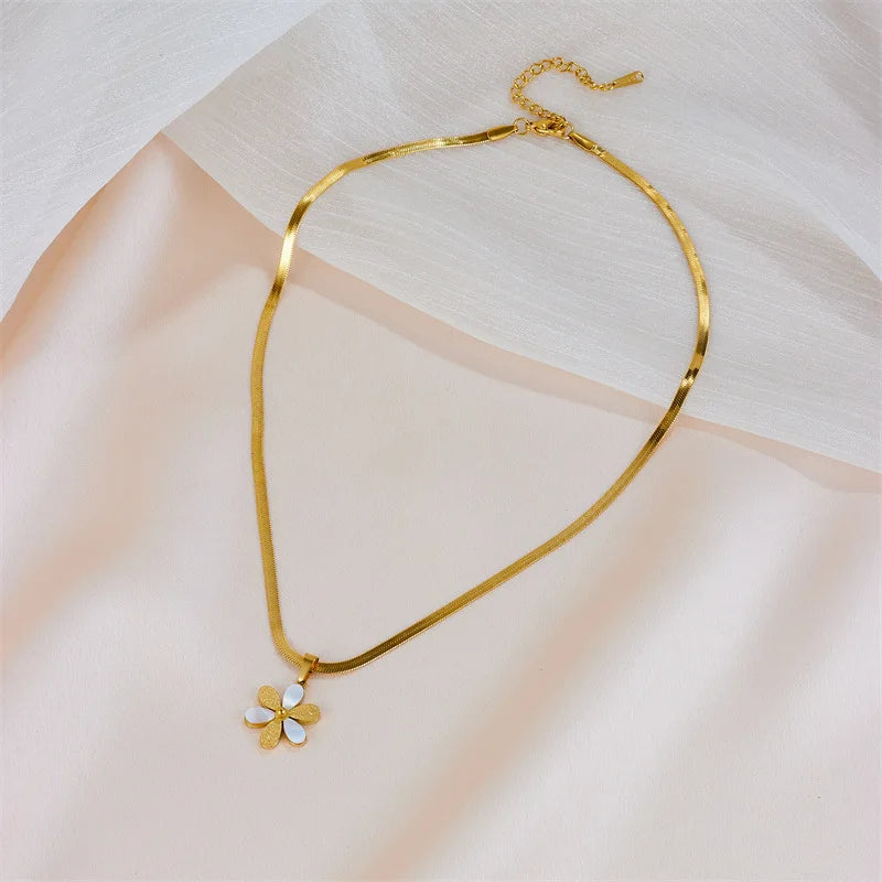 Trendy 316L Stainless Steel Gold Color Flower Floral Pendant Necklace For Women Daily Wear Exquisite Collar Neck Chain Jewelry