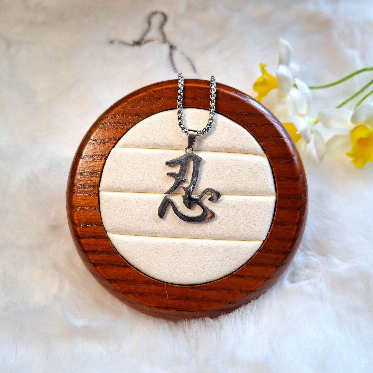 Minimalist Everyday Wear Character Stainless Steel Necklace – The Perfect Fashion Jewelry for Women and Men