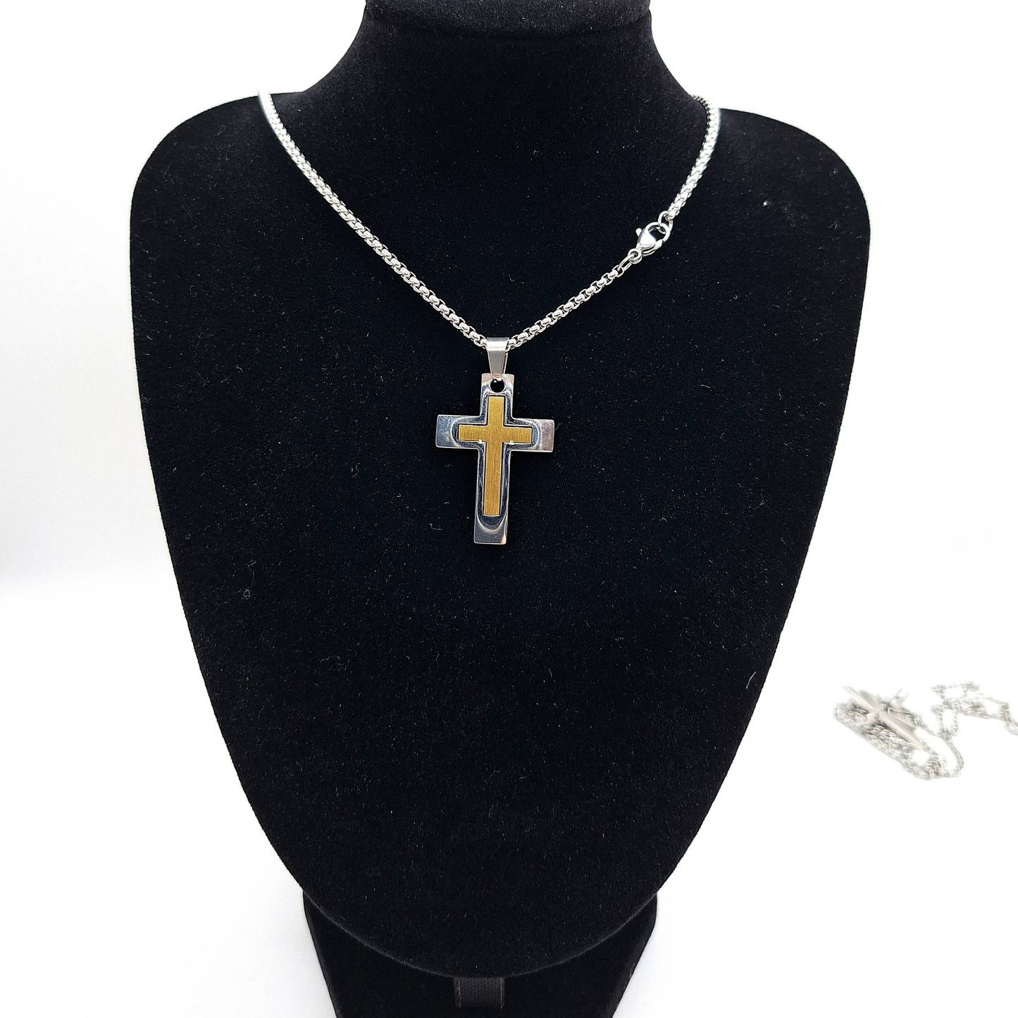 Minimalist Everyday Wear Stainless Steel Cross Shape Necklace – The Perfect Fashion Jewelry for Women and Men