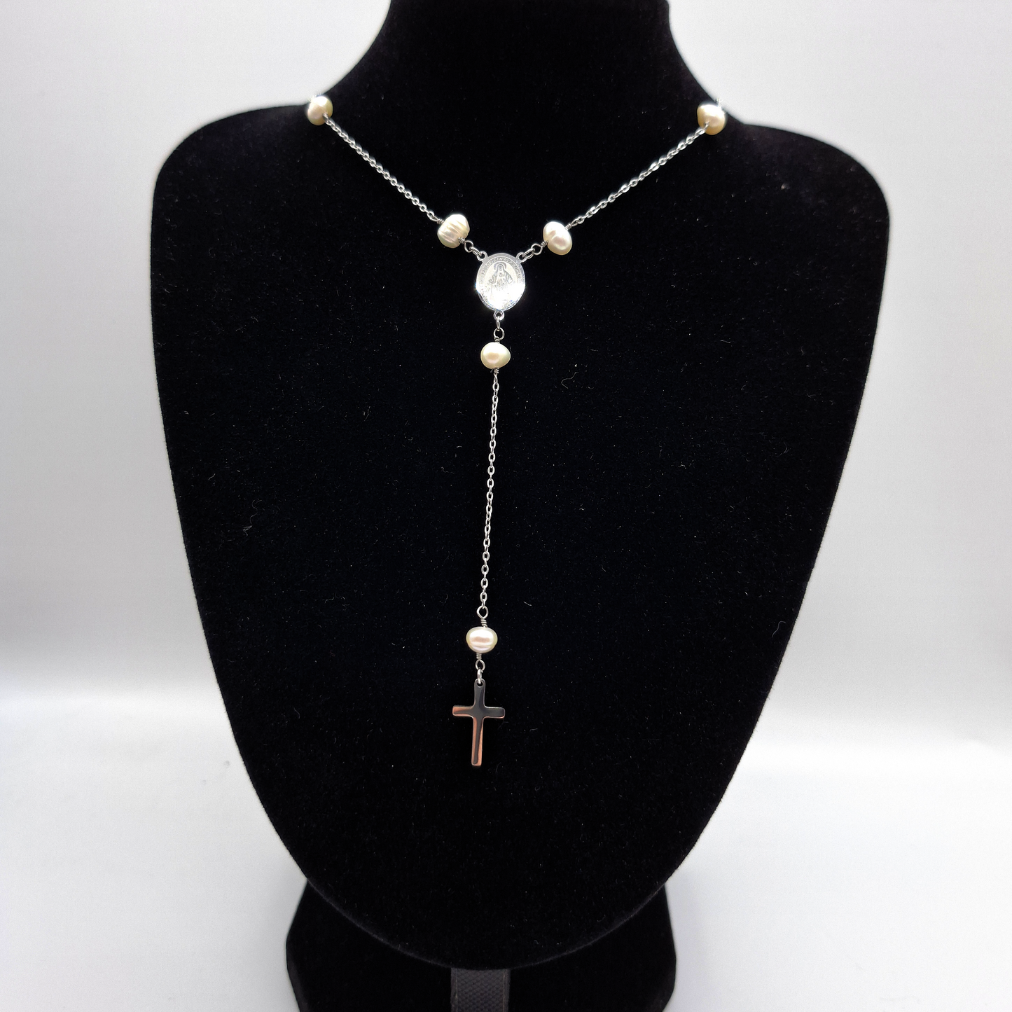 Minimalist Costume Jewelry Stainless Steel Necklace with Freshwater Pearl– The Perfect Layer for Fall & Winter