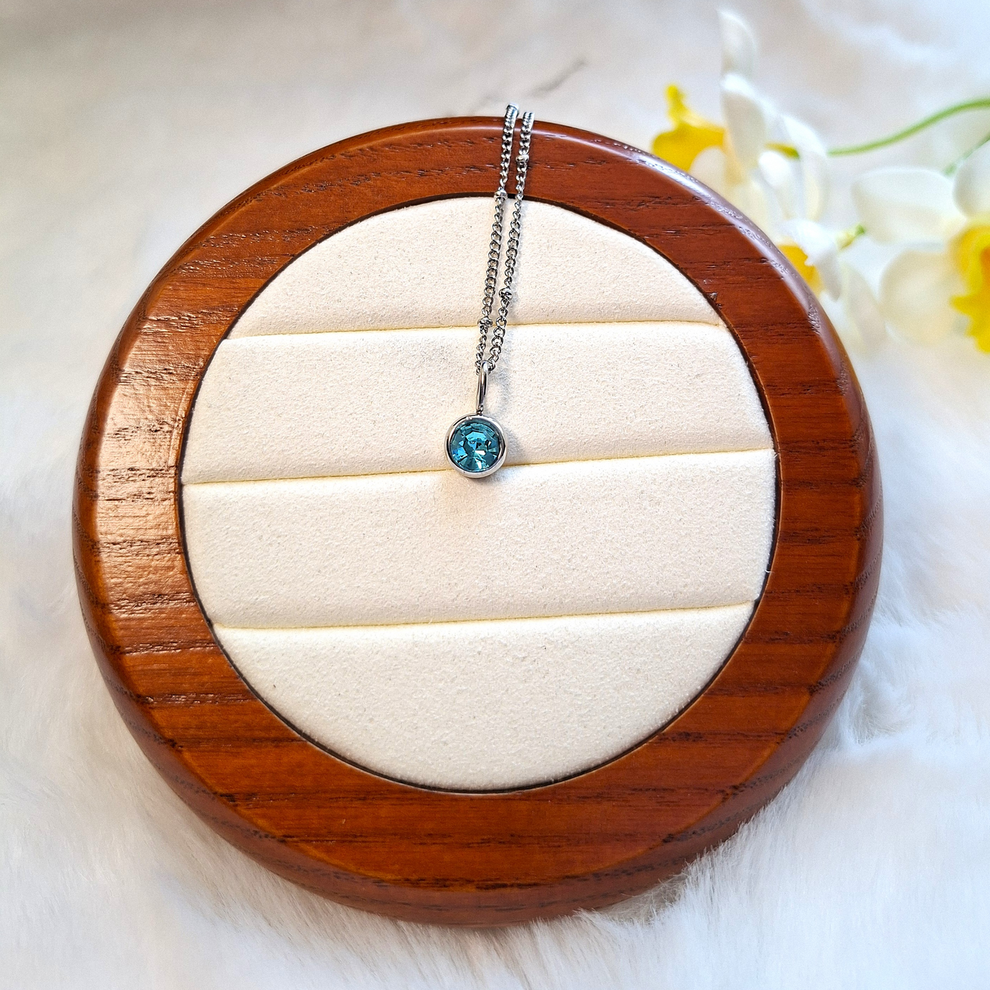 Minimalist Everyday Wear Fashion Stainless Steel Necklace with Accent Stone– The Perfect Fashion Jewelry for Women