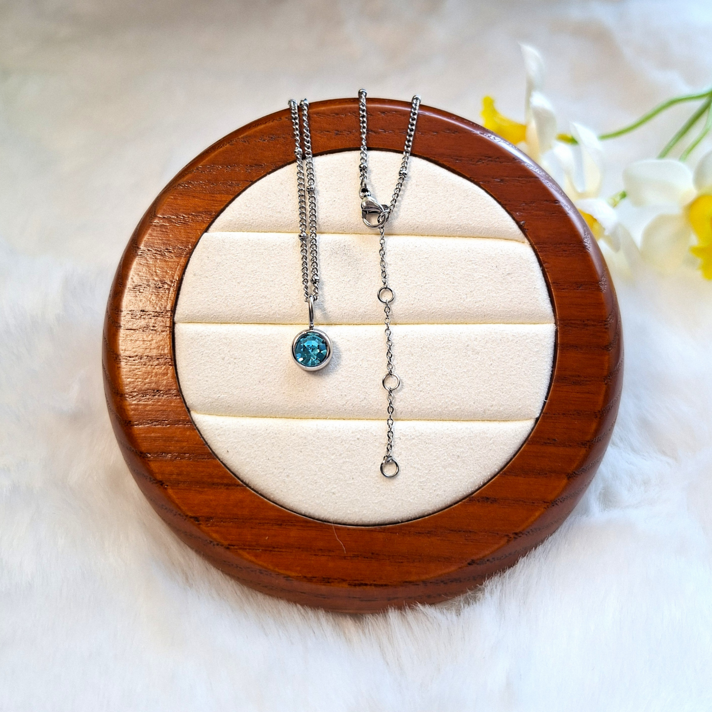 Minimalist Everyday Wear Fashion Stainless Steel Necklace with Accent Stone– The Perfect Fashion Jewelry for Women