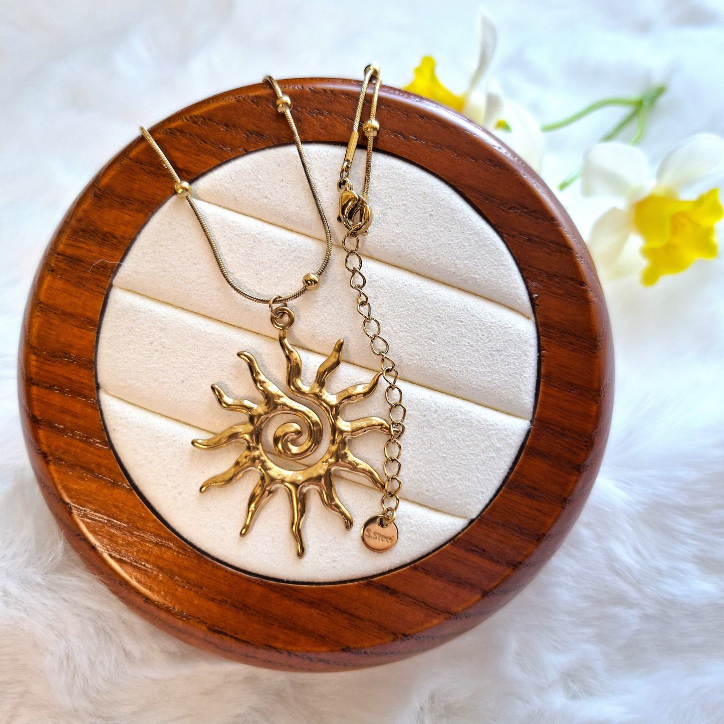 Minimalist Everyday Wear Gold plated Stainless Steel Necklace – The Perfect Fashion Jewelry for Women