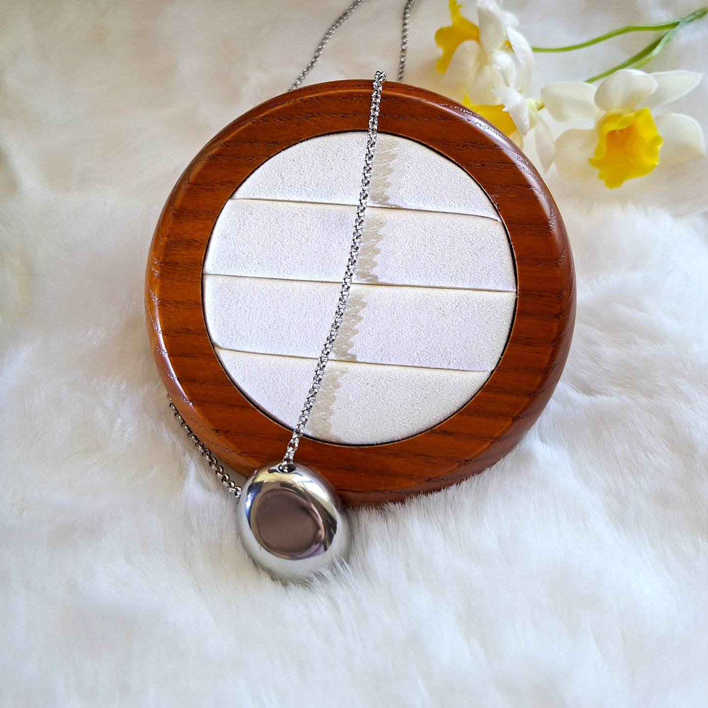 Minimalist Stainless Steel Necklace – The Perfect Layer for Fall & Winter
