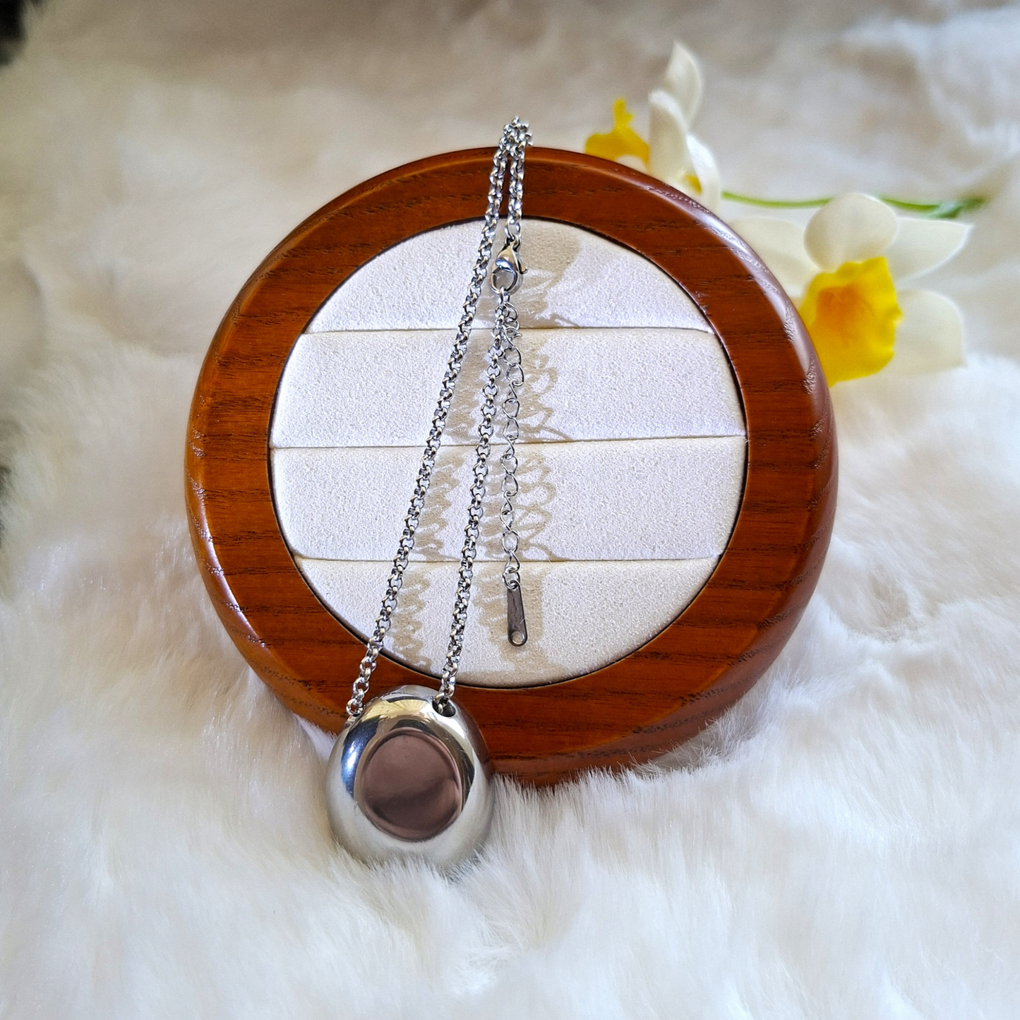 Minimalist Stainless Steel Necklace – The Perfect Layer for Fall & Winter