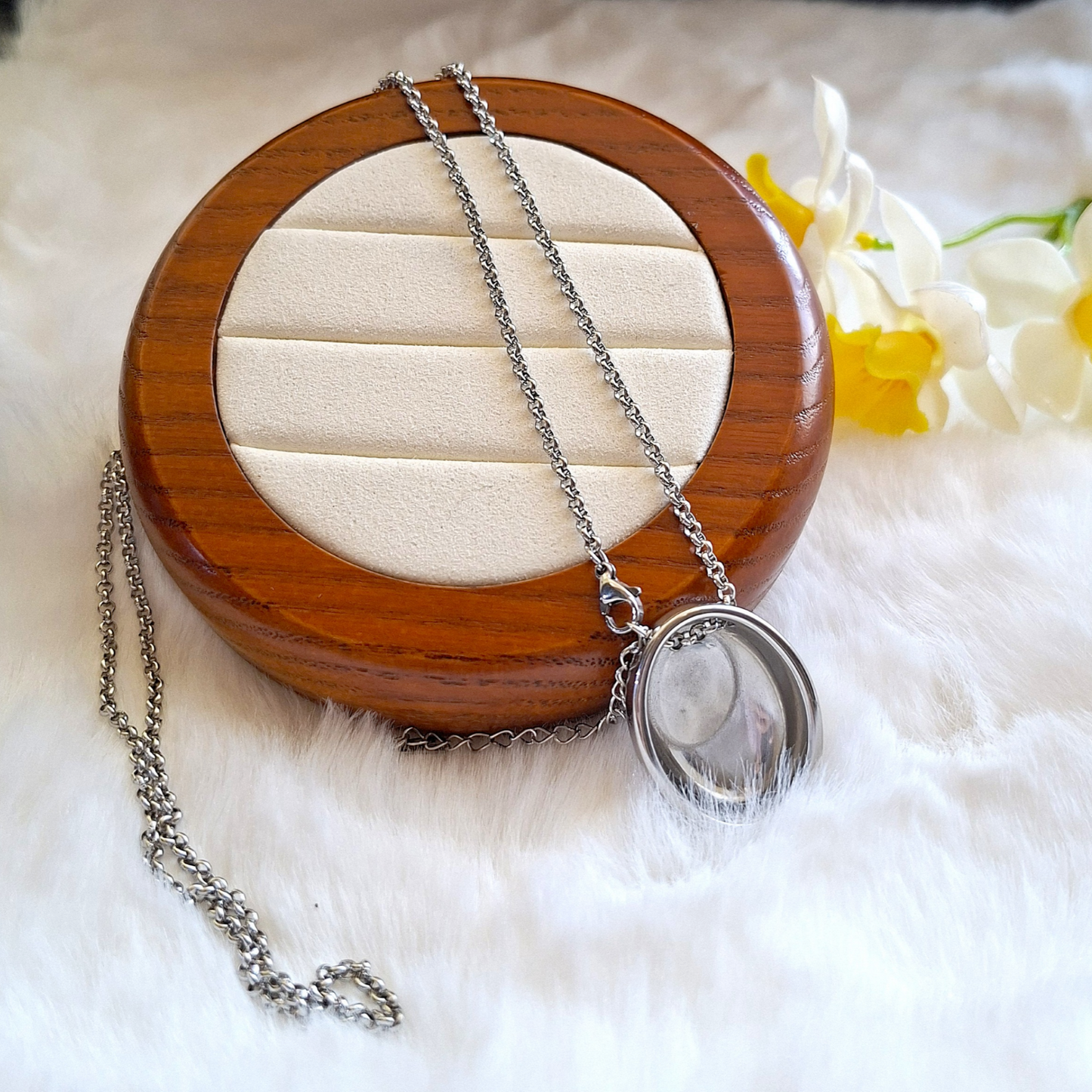 Minimalist Stainless Steel Necklace – The Perfect Layer for Fall & Winter