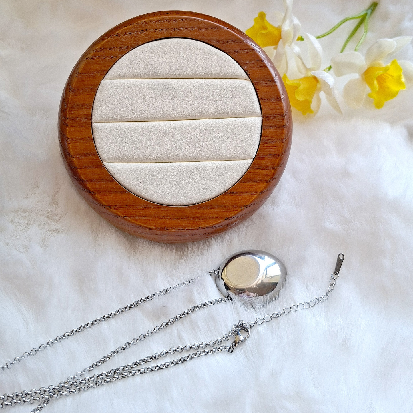 Minimalist Stainless Steel Necklace – The Perfect Layer for Fall & Winter